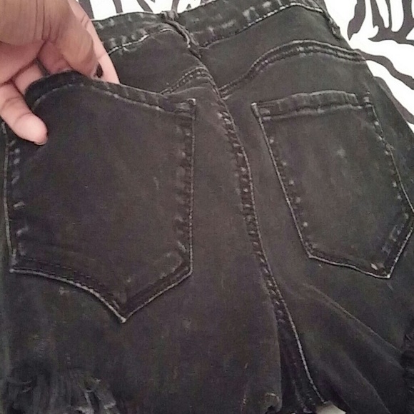 Shorts - Picture 4 of 4
