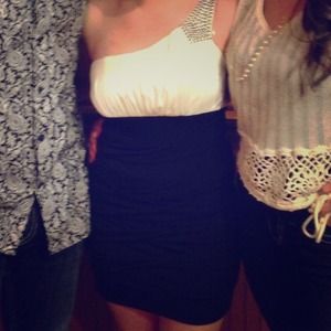 Super cute 2 toned dress