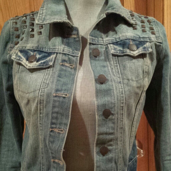 Jean shoulder studded Jacket! - Picture 2 of 3