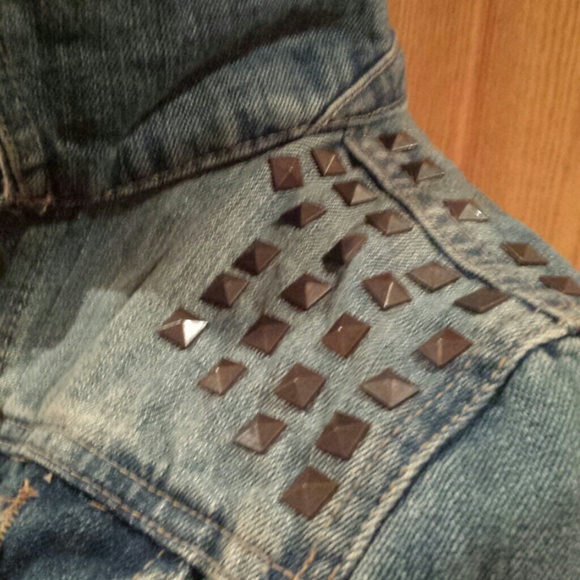 Jean shoulder studded Jacket! - Picture 3 of 3