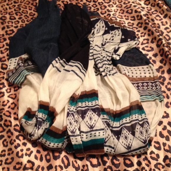 Scarf.