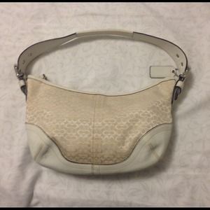 ♦️ SALE ♦️ COACH Signature small Soho hobo white