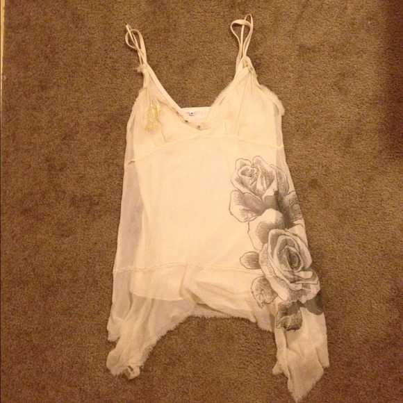 4 Love & Liberty 100% silk top with large roses