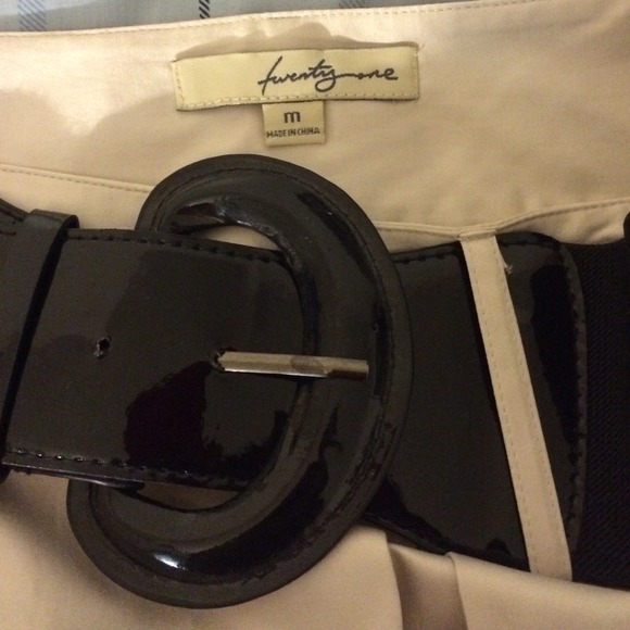 Silky beige & black skirt - Picture 3 of 4