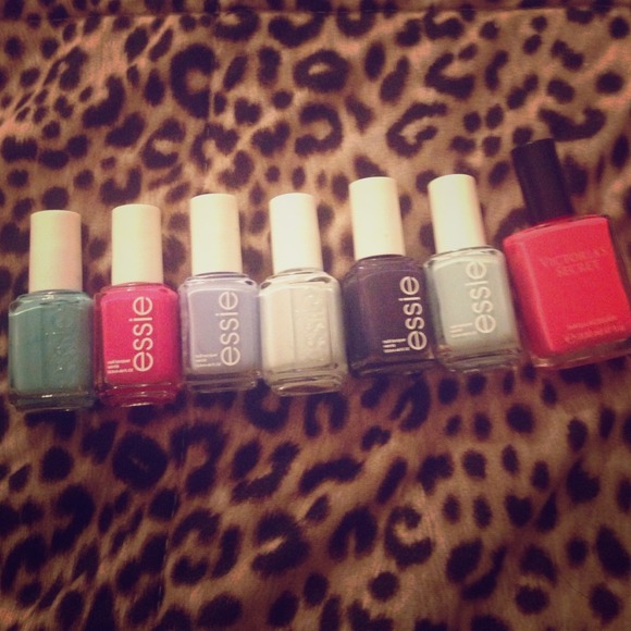 Essie ⚡️FLASH SALE ⚡️