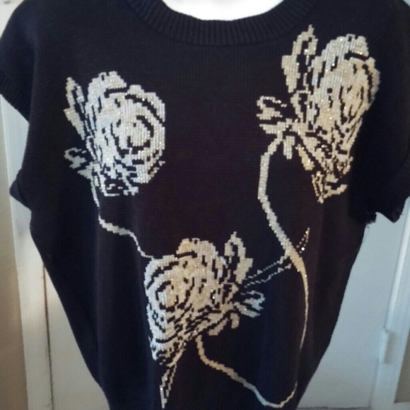 Short sleeve sweater