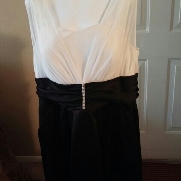 Cocktail dress.  Great dress for those Holidays!