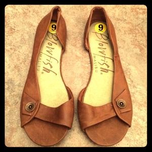 NWOT Blowfish brown leather flats. Size 9.