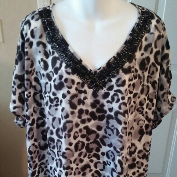 Short sleeve blouse. - Picture 1 of 4