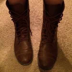 Combat boots