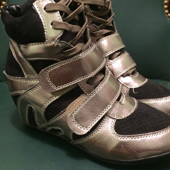 Futuristic sneaker heels📀 sold🚫