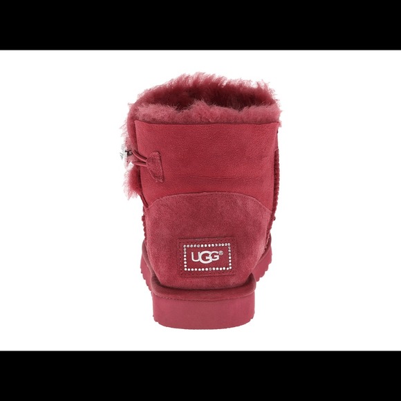 🎈SOLD🎈 UGG with Swarovski Diamond Button - Picture 4 of 4