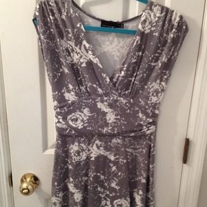 The Limited Rose Sleeveless tunic top