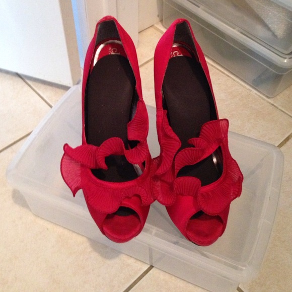 Red Romantic Pumps