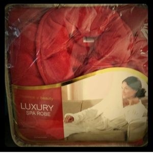 BNWT BEAUTIFUL FIERCE RED ROBE...GREAT GIFT