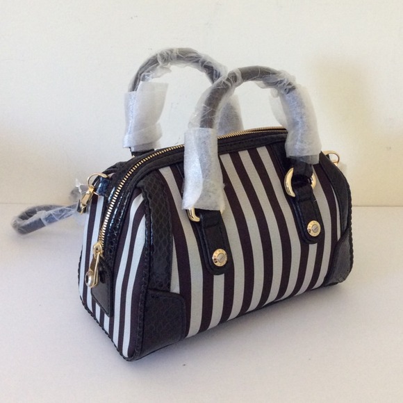 henri bendel Handbags - Henri Bendel black barrel tote purse
