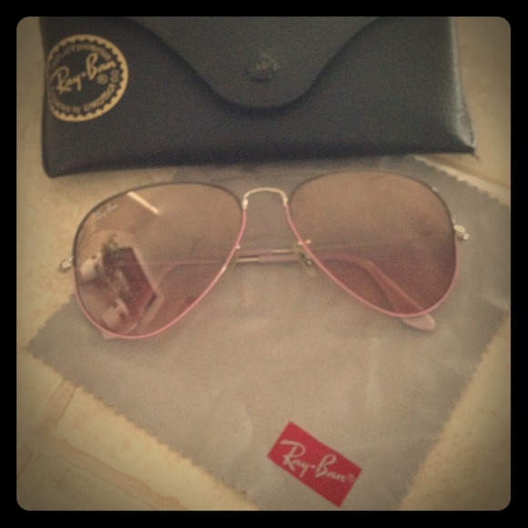 ***SOLD in bundle 100% authentic Ray Bans aviators