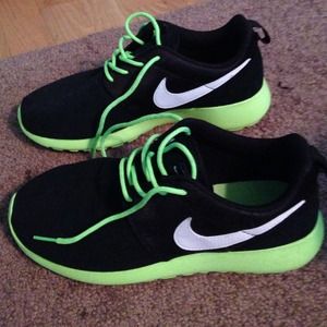 Nike Roshe Run 10/10 Condition💚