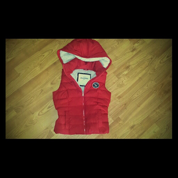Abercrombie vest. Red