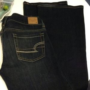 Never wore, super cute dark wash  jeans!