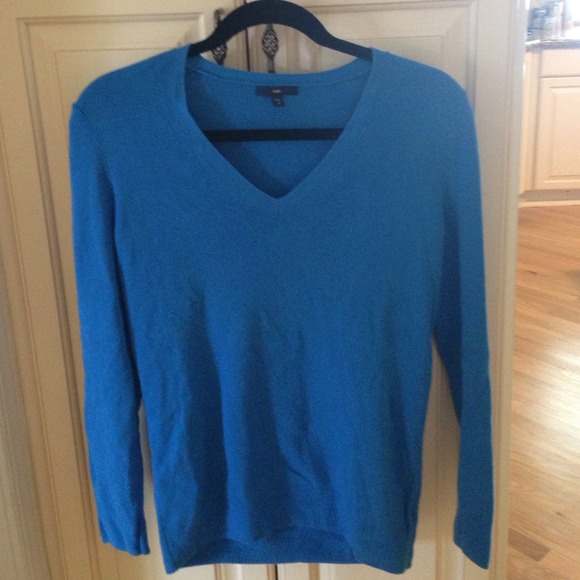 Blue gap sweater