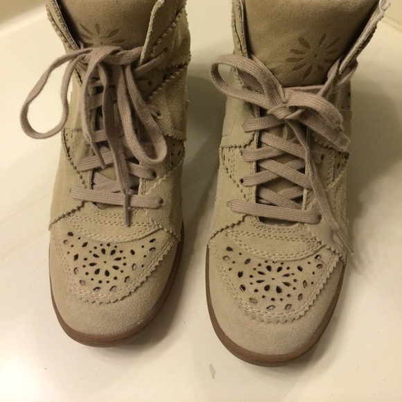 Skechers shoes