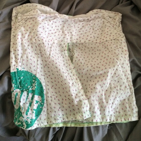 Sexy and sweet volcom top - Picture 2 of 4