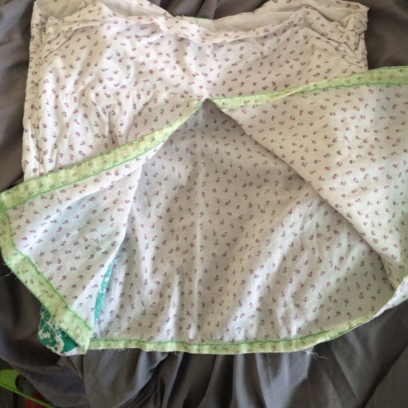 Sexy and sweet volcom top - Picture 3 of 4