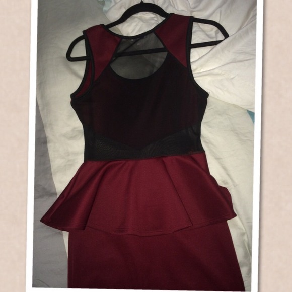 Maroon dress. - Picture 2 of 3