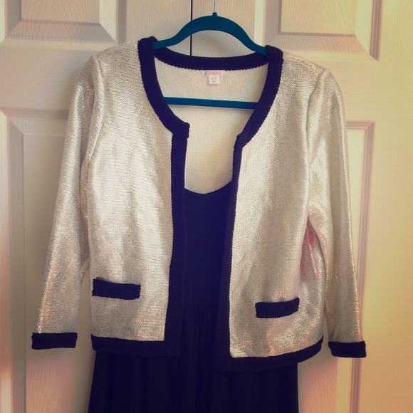 NWT Classy silver and black cardigan. Size XL