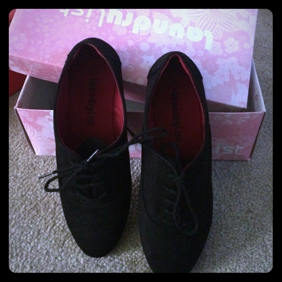 Black faux suede lace up Oxford.