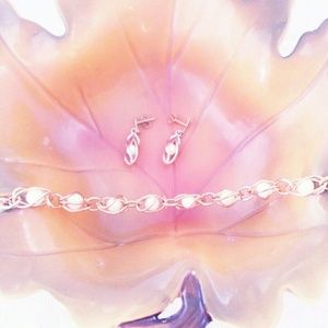 Pearl and Gold Bracelet and Earing Set