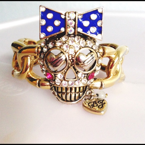 🚫SOLD🚫Betsey Johnson Ivy League skull bracelet