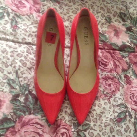 Guess Hot Pink Coral Pointed Toe Kitten Heels - Picture 2 of 4
