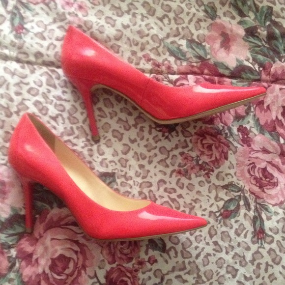 Guess Hot Pink Coral Pointed Toe Kitten Heels - Picture 4 of 4