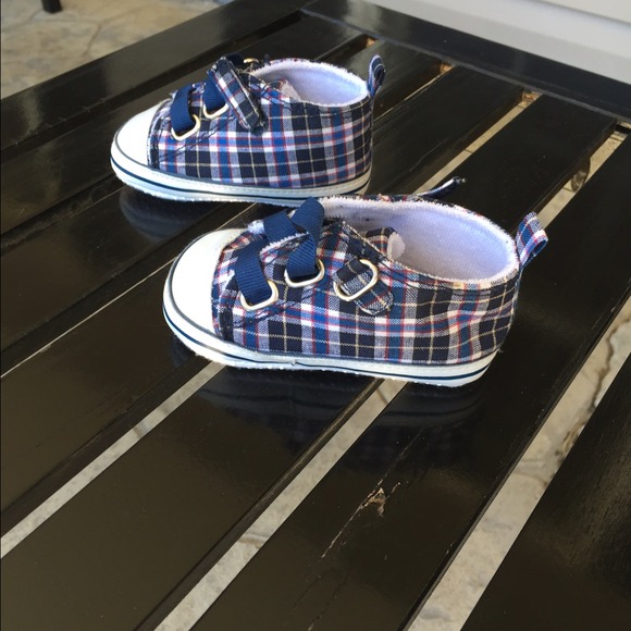 Boy's 6-12 months Luvable Friends shoes. - Picture 1 of 2