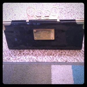 Brass knuckle clutch