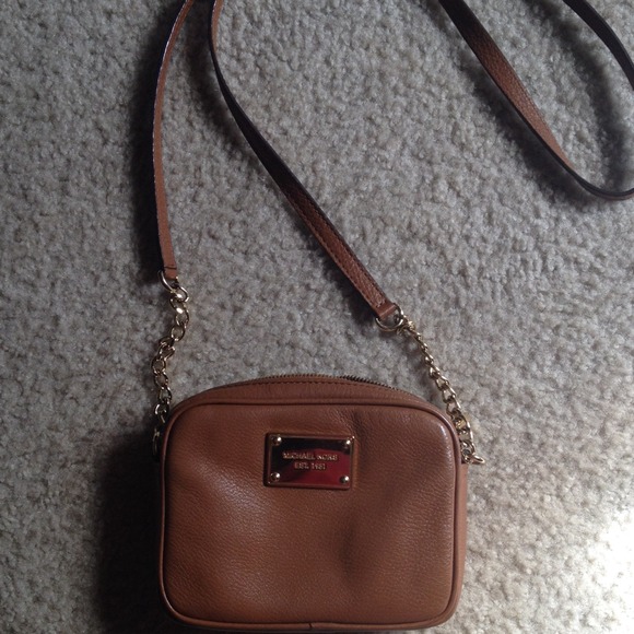 Michael Kors Handbags - Michael Kors crossbody Bag