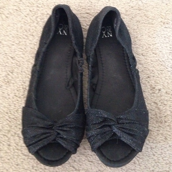 🚫SOLD🚫 New York & Co flats