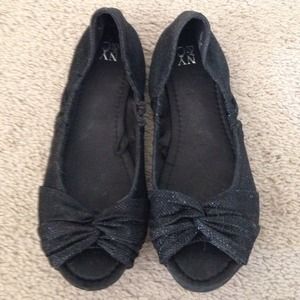 🚫SOLD🚫 New York & Co flats