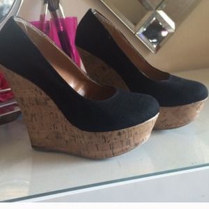 Relist of black wedges
