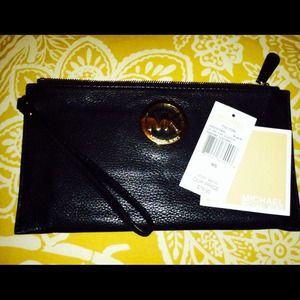 ❌REDUCED❌ Michael Kors Fulton Large Clutch