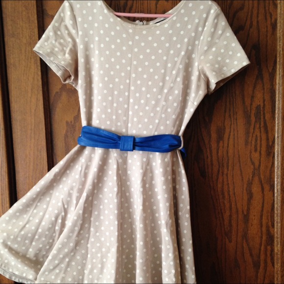 Classic polka dot dress with blue belt. - Picture 2 of 2