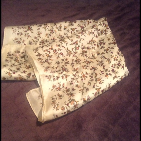 LOVELY FLOWERED SILK SCARF - Picture 4 of 4