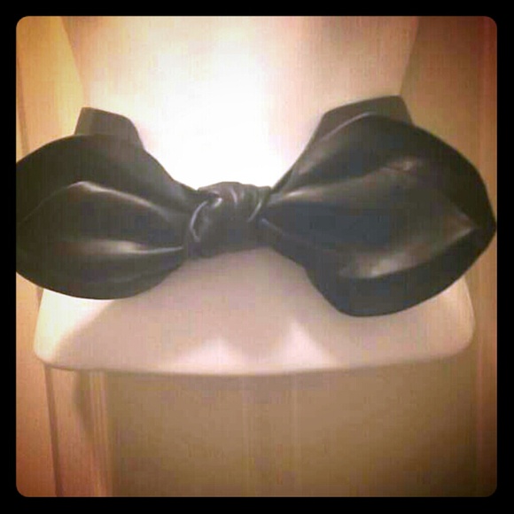 H&M cute bow belt with tag