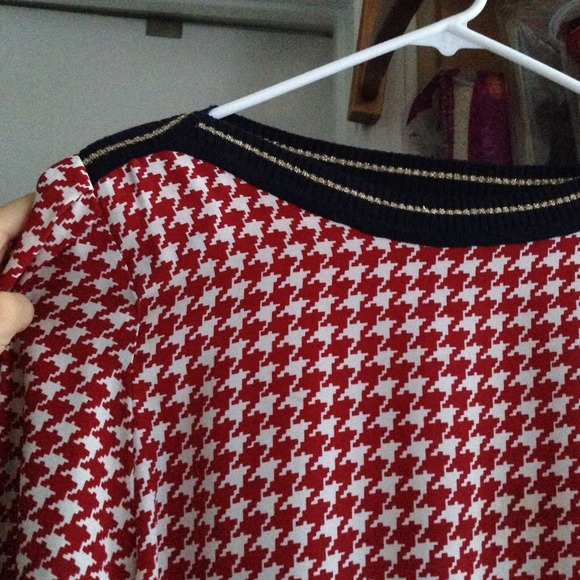 Retro Vintage faux silk top with shoulder pads. - Picture 4 of 4