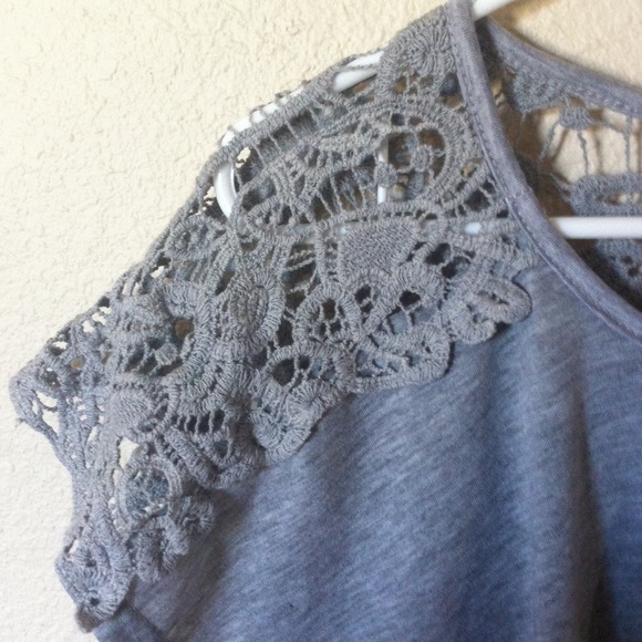 Grey top - Picture 2 of 4