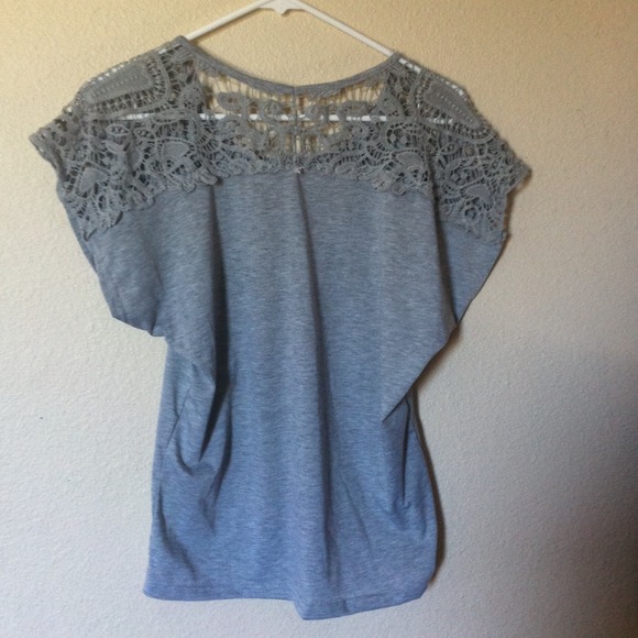 Grey top - Picture 3 of 4