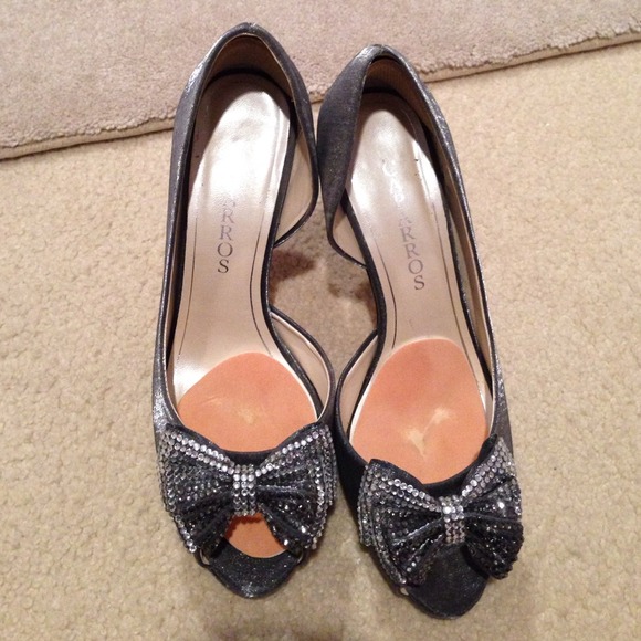 Gunmetal shimmer peep toe shoes with bow - Picture 3 of 3
