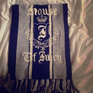 Juicy Couture scarf💕